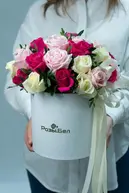 Цветы в шляпной коробке