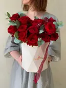 Цветы в шляпной коробке